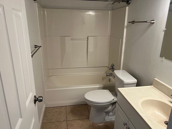5th image of 2830 Elm St