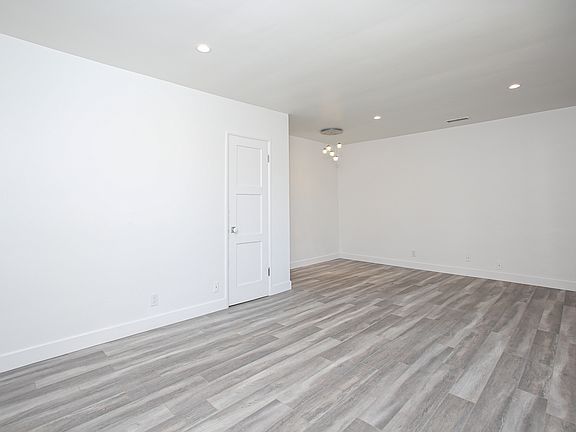 2nd image of 1321 Oak St APT G