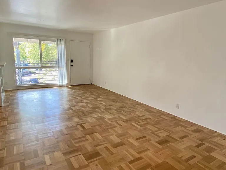 216 N Milpas St — Photo 3
