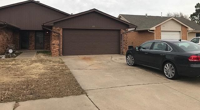 1st image of 215 Skylark Ct