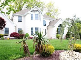 4 Tower Hill Ln, Old Bridge, NJ 08857