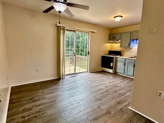 190 Center Street - Dining Area