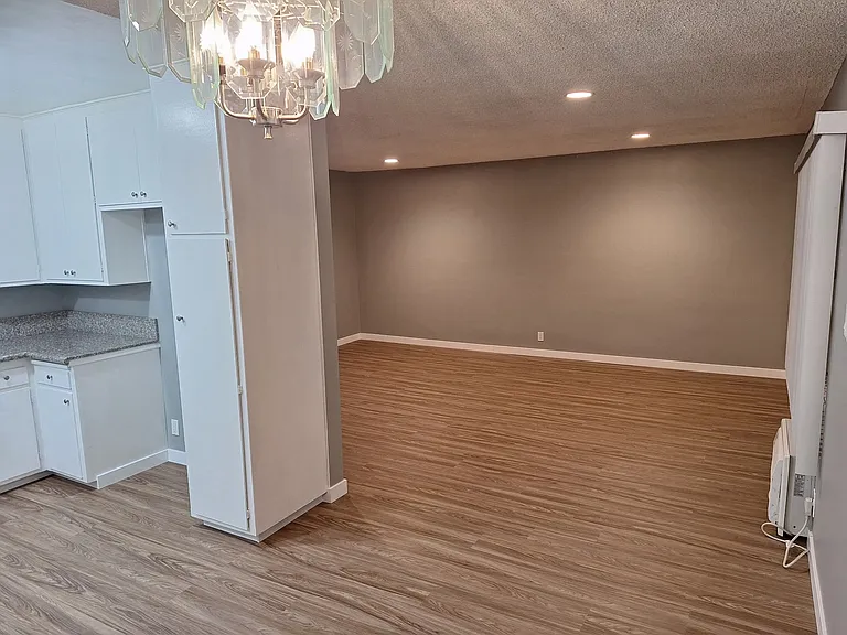 936 W Huntington Dr #M — Photo 2