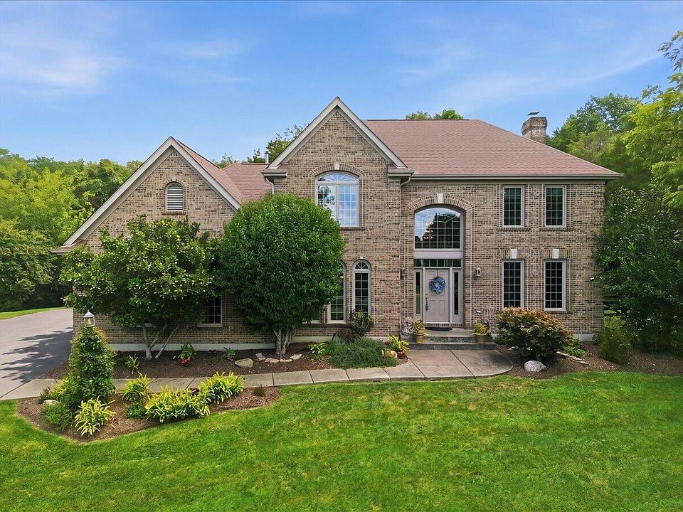 1st image of 34 Saddle Ridge Trl