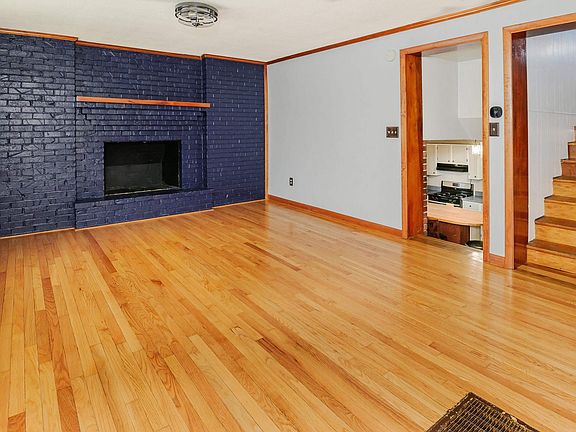 4th image of 802 W Country Club Dr