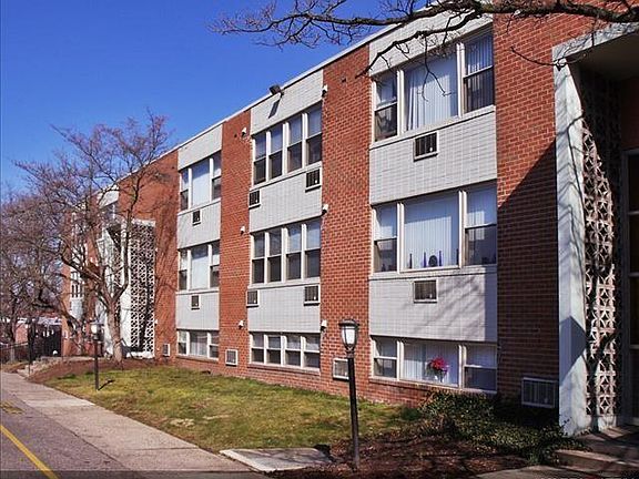 3rd image of 944 E Johnson St APT 305A