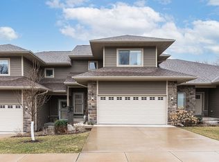 20 Holiday Ridge Ln, Coralville, IA 52241