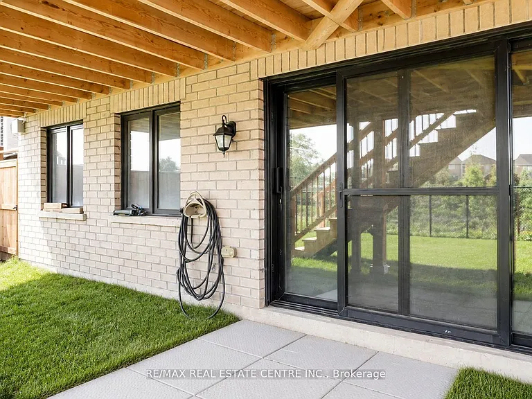 15 Cahill Dr — Photo 45