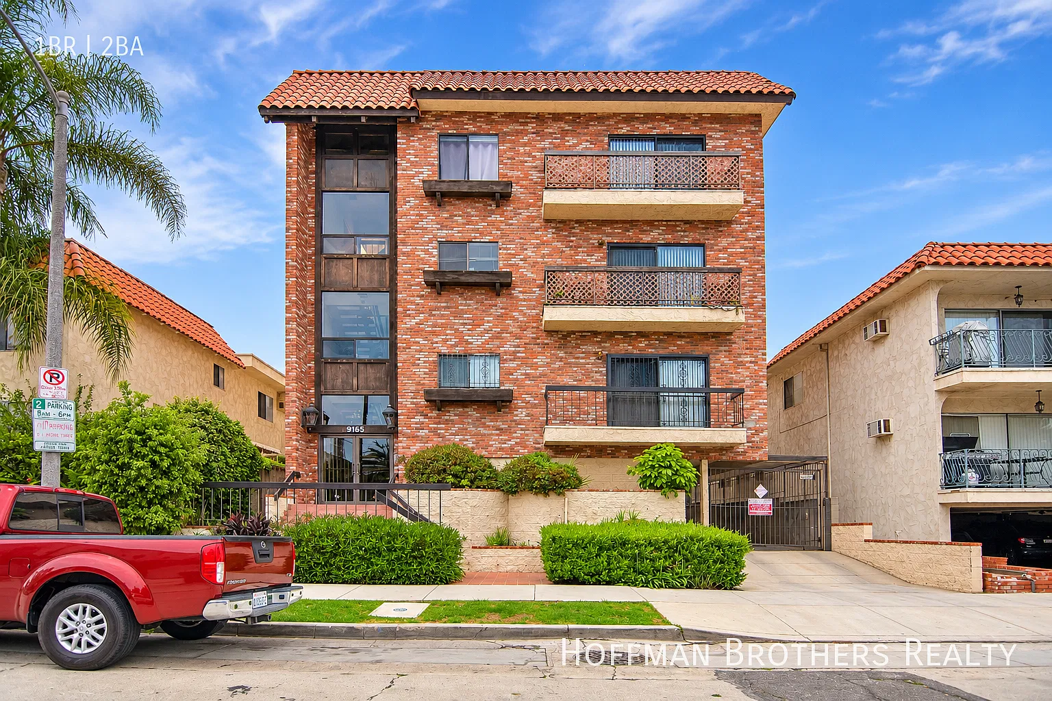 Massive 1 Bed 1.5 Bath Apartment With Parking And In-Unit Laundry! — Photo 3