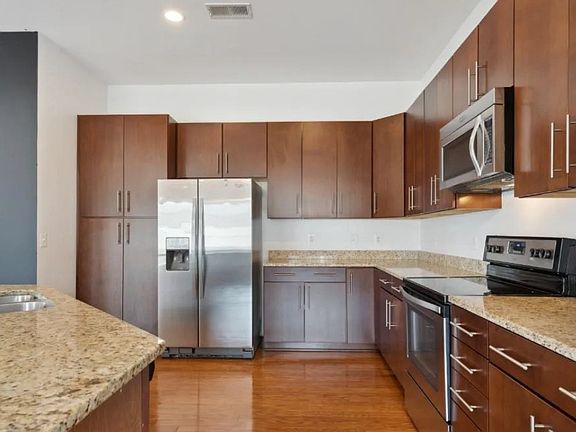 5th image of 110 Dandridge Ct #202