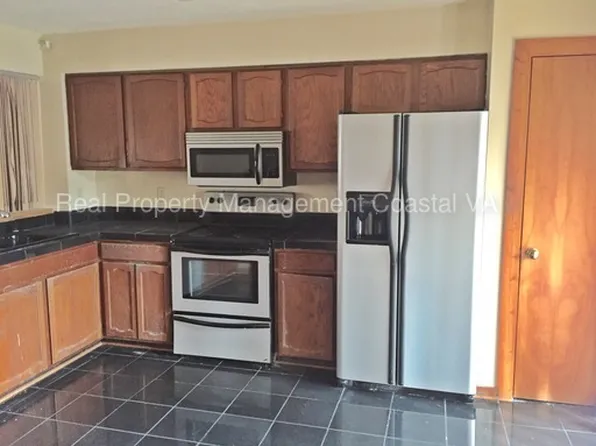 224 Misty Pointe Ln, Newport News, VA 23603