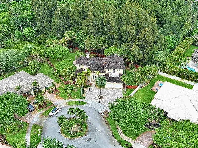 6301 SW 58th Ct — Photo 10