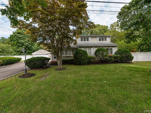 63 Barretts Avenue, Holtsville, NY 11742