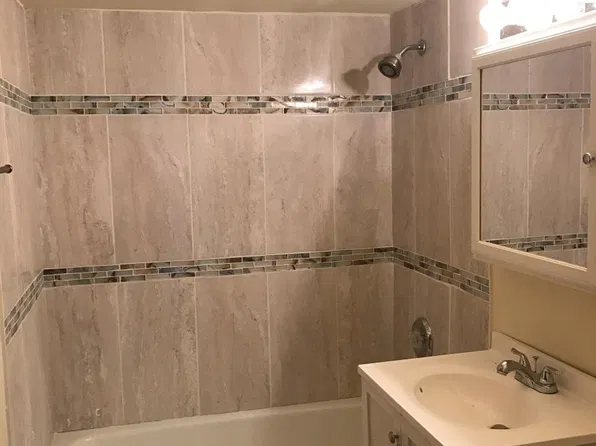 8200 S Jeffery Blvd APT 1E, Chicago, IL 60617