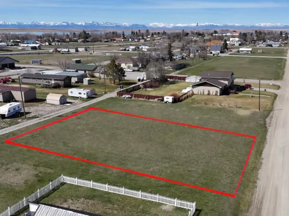 922 Marias Ave, Valier, MT 59486