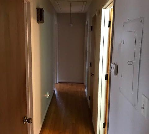 hall looking from family room towards bedrooms