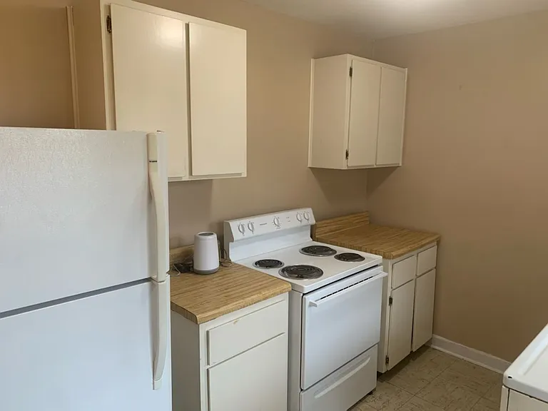 827 Olmstead Ave — Photo 5