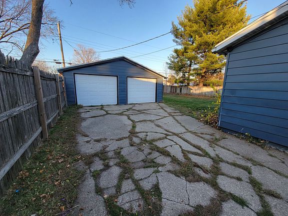 3rd image of 3125 Boynton Ave