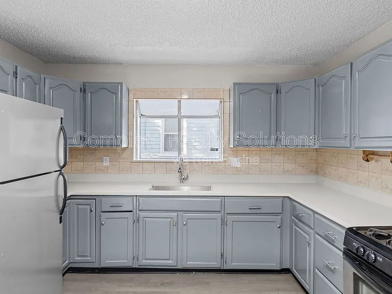 2056 Coleridge Dr — Photo 8