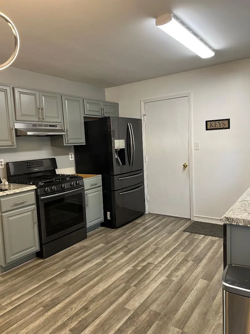 4 bed, 1780 sqft, $2,400 — Photo 4