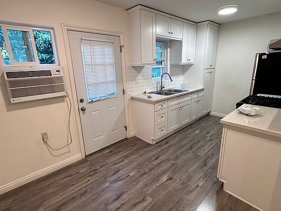 2nd image of 700 Huntley Dr #8