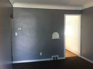 3 bed, 859 sqft, $1,000 — Photo 2