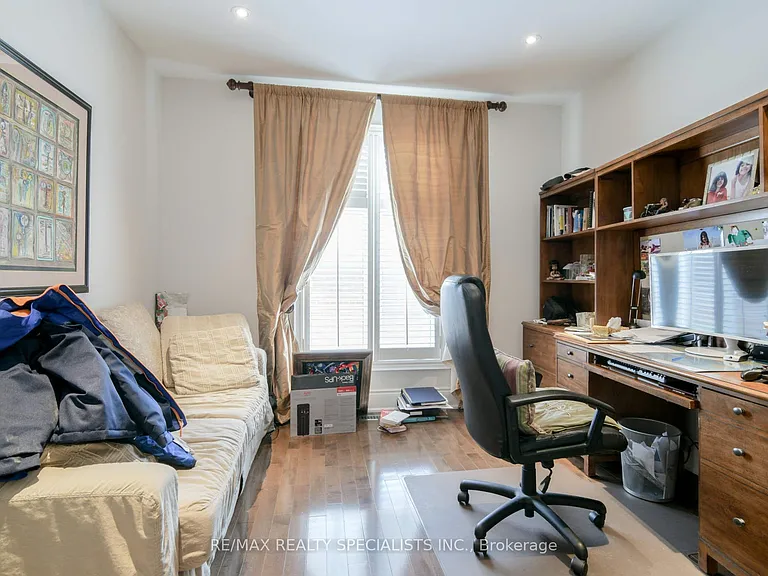 7 Scott Dr #UPPER — Photo 12