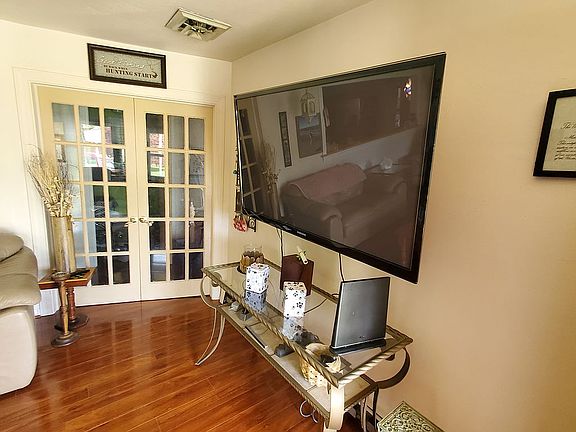 5th image of 5549 N Sunland Dr