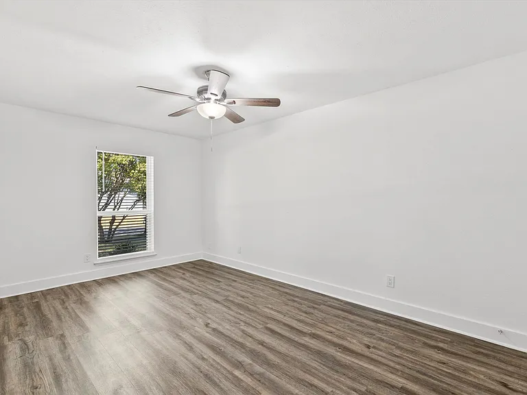 2814 Lindbergh Dr — Photo 19