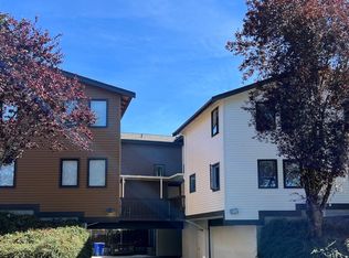 3101 NE 11th Pl #D, Renton, WA 98056