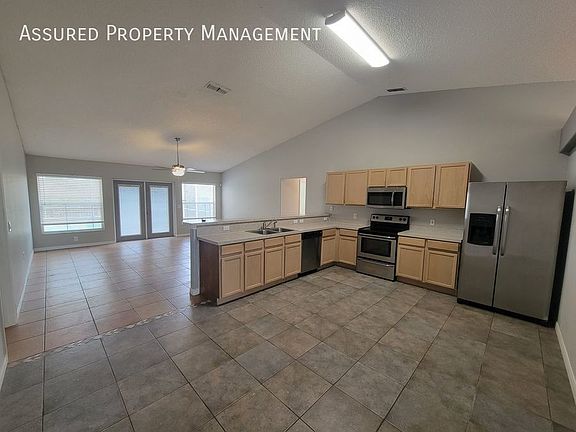 3rd image of 1101 W Seagate Dr