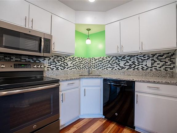 3rd image of 1404 Becks Ct