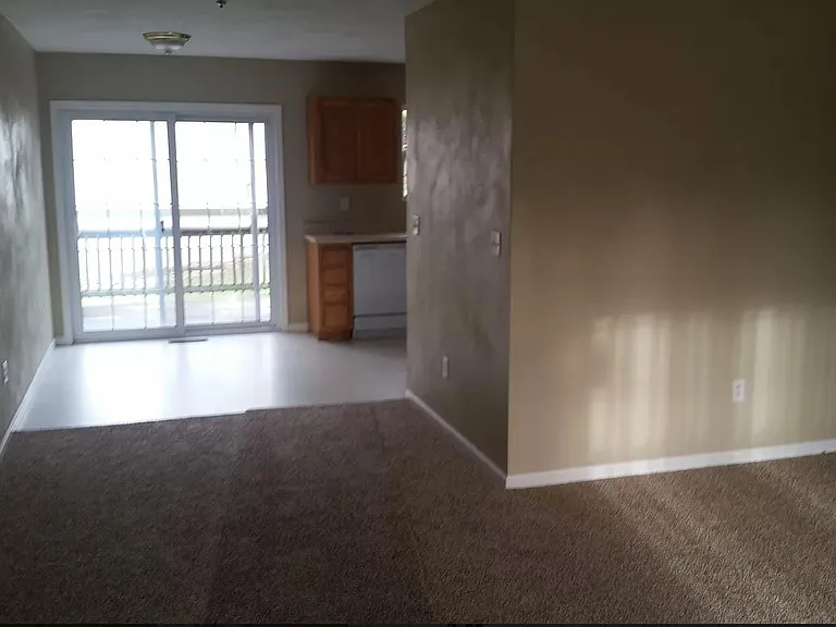 516 Delevan St — Photo 4