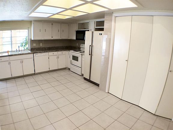 4th image of 2102 Matterhorn Dr