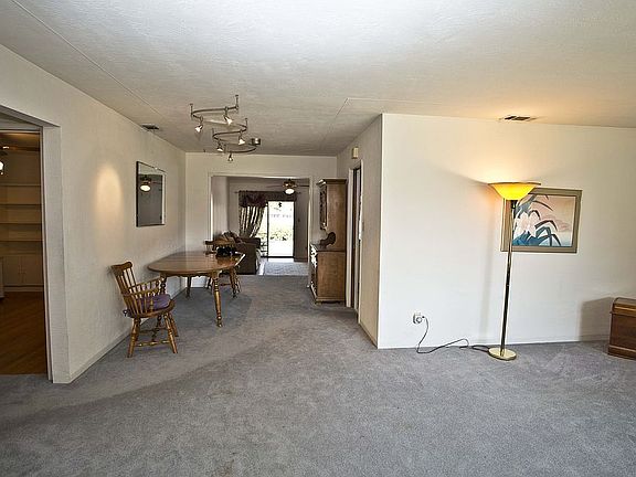 4th image of 705 Alicante Dr
