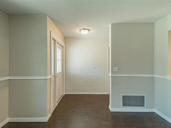 3rd image of 1543 Patricia Ave