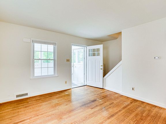 5th image of 208 S Veitch St