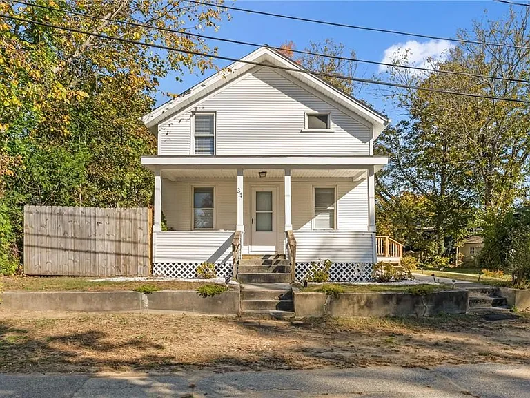 34 Read Ave — Photo 1
