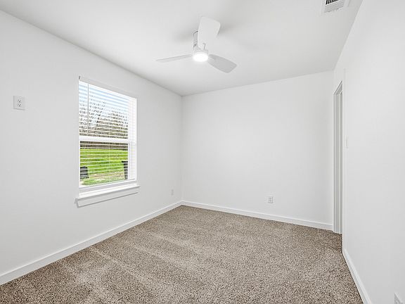 4th image of 3305 Mineola St #B