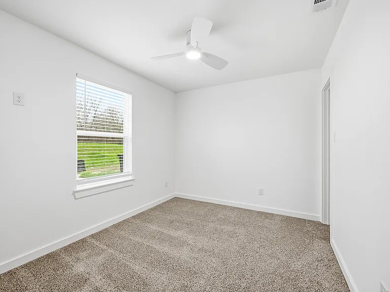 3305 Mineola St #B — Photo 4