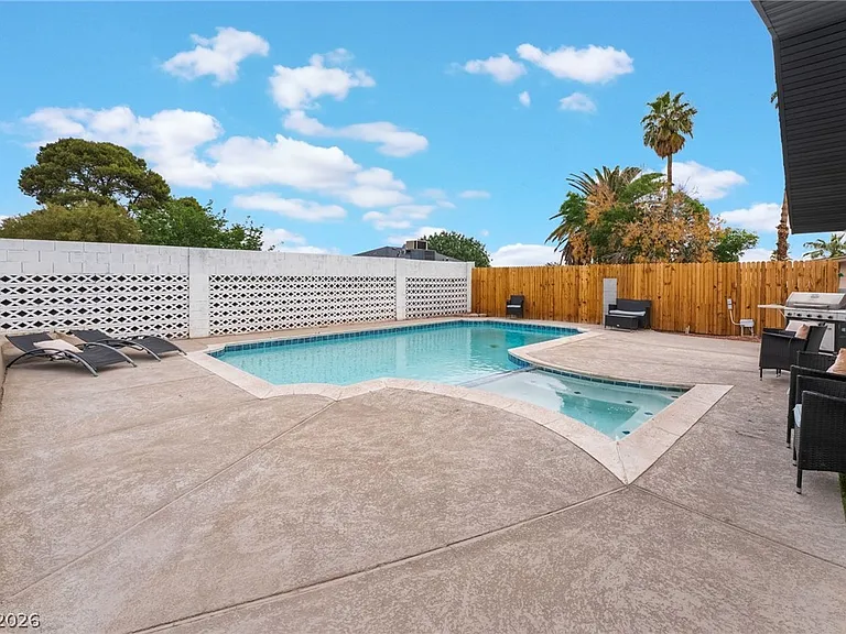 3992 Chinchilla Ave — Photo 42