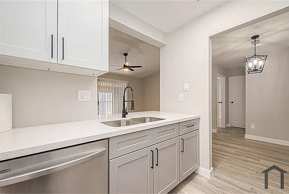 2 bed, 1096 sqft, $1,500 — Photo 2