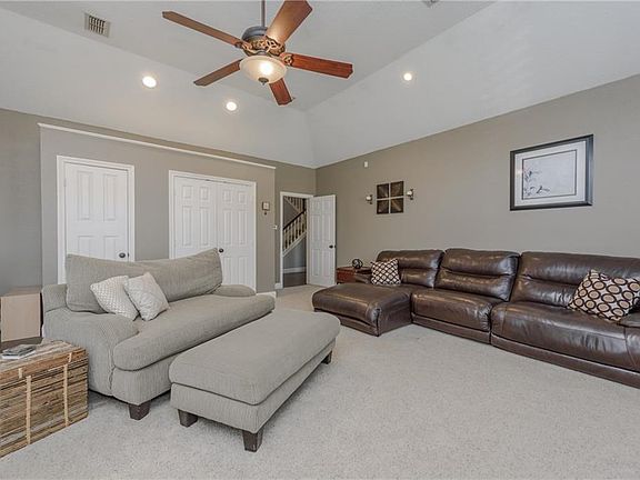 4th image of 1104 Babbling Brook Dr