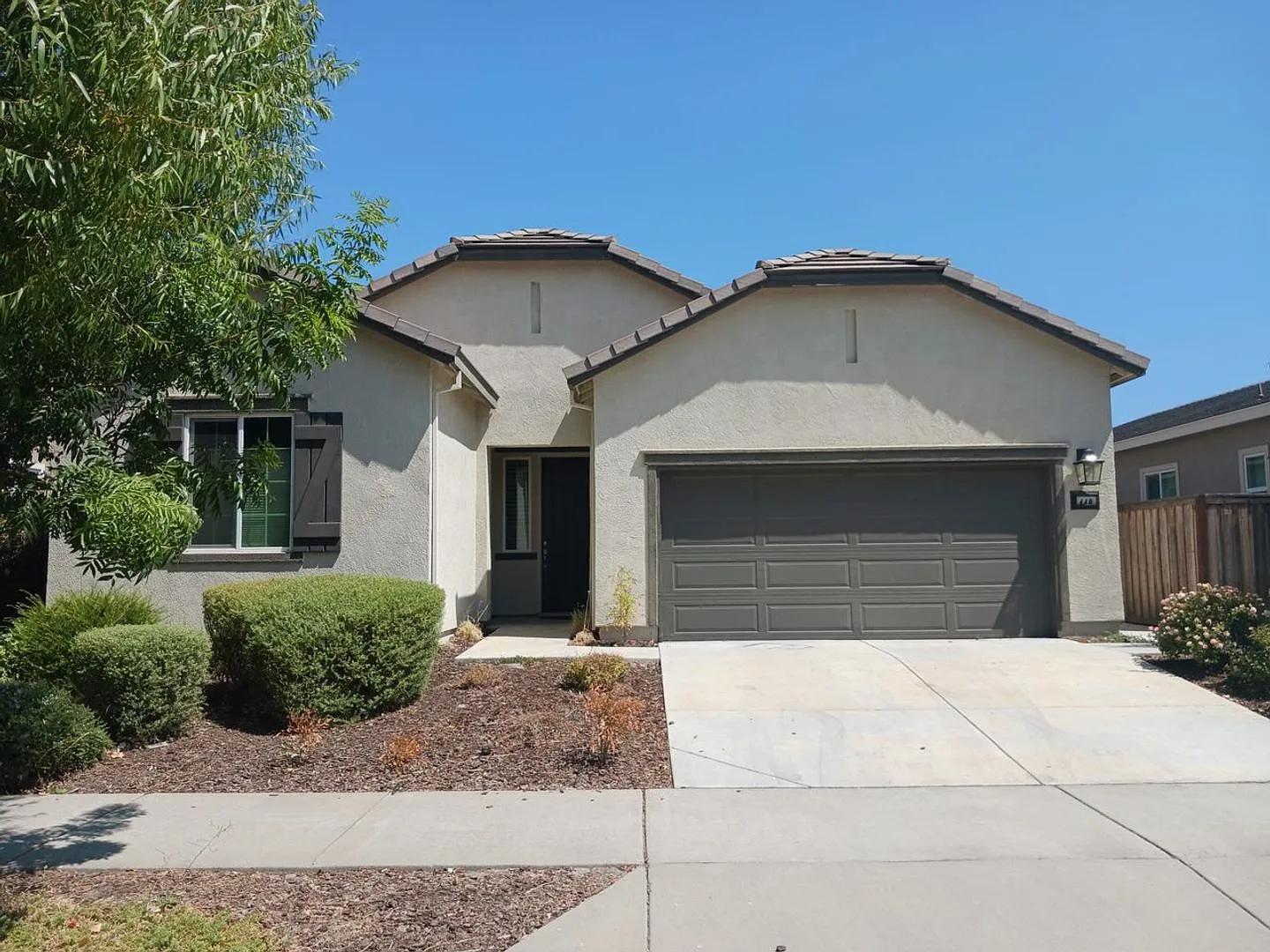 Beautiful Natomas Home Near River Walk — Photo 1