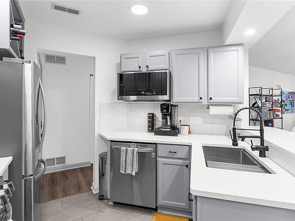 3rd image of 1263 Red Tail Hawk Ct Unit 5