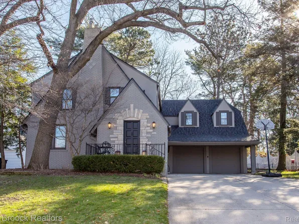 26640 Huntington Rd, Huntington Woods, MI 48070