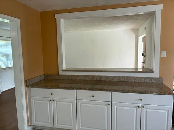 5th image of 3853 Colonial Pkwy