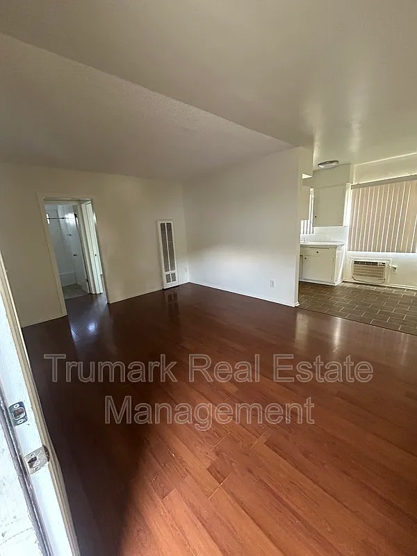 1 bed, 1.0 bath, $1,700 — Photo 2