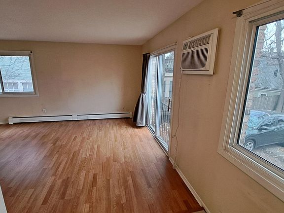 3rd image of 2440 Harriet Ave #202