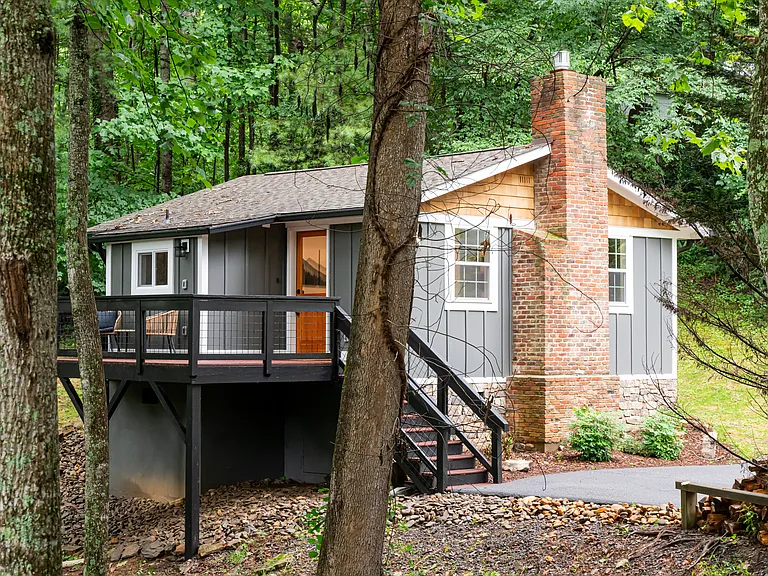 104 Pine Tree Dr — Photo 3